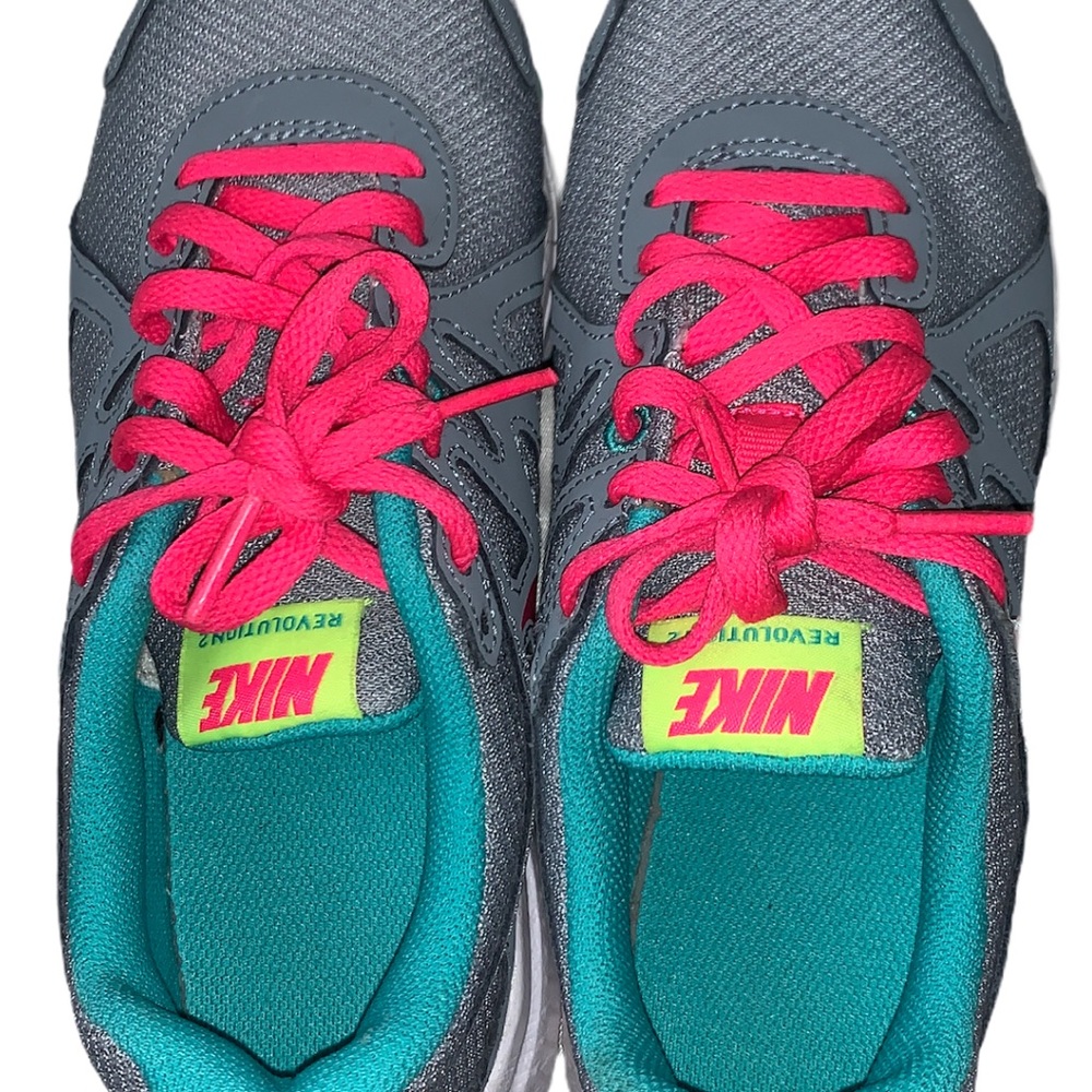 Nike - Picture 2 of 3